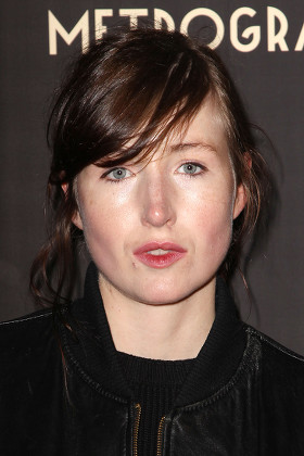 kate-lyn-sheil-440nw-5628463bb.jpg