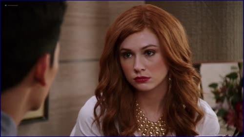 3_karen-gillan-selfie-2014-s1e1-hd-1080p-image-1-4.jpg