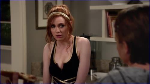 6_karen-gillan-selfie-2014-s1e3-hd-1080p-image-1-4.jpg