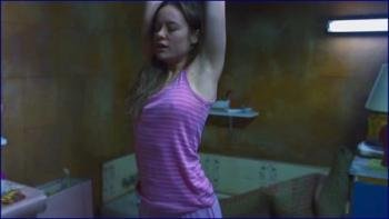 413090093_brie-larson-room-2015-image-1-4.jpg