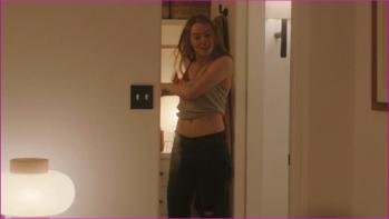 1044547_emma-stone-the-curse-s01e03-2023-image-1-7.jpg