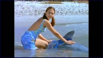 441396559_jessica-alba-flipper-s01-1080p-image-1-5.jpg