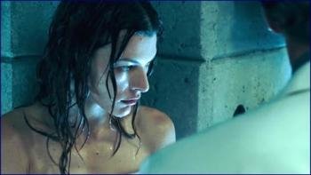 -jovovich-resident-evil-apocalypse-2004-image-1-10.jpg