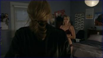 -baccarin-elizabeth-mitchell-v-2009-s1e1-6-1080p-b.jpg