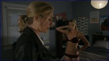 -baccarin-elizabeth-mitchell-v-2009-s1e1-6-1080p-b.jpg