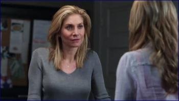 a-baccarin-elizabeth-mitchell-v-2009-s1e7-12-1080p.jpg