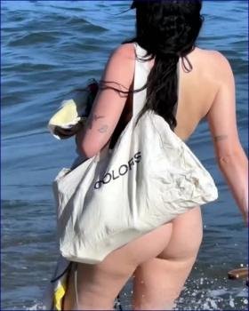 noah-cyrus-booty-in-bikini-2024-hd-1080p-image-1-9.jpg