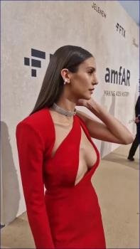 ge-in-peekaboo-scarlet-dress-2022-hd-1080p-image-1.jpg