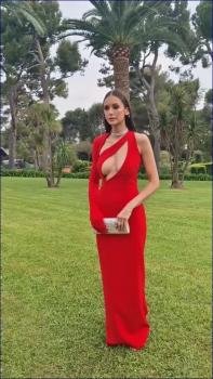 ge-in-peekaboo-scarlet-dress-2022-hd-1080p-image-1.jpg