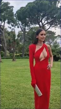 ge-in-peekaboo-scarlet-dress-2022-hd-1080p-image-1.jpg