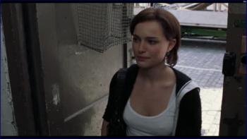 natalie-portman-closer-2004-1080p-bluray-image-1-2.jpg