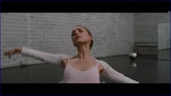 lie-portman-black-swan-2010-1080p-bluray-image-1-3.jpg