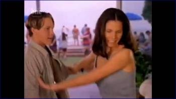 sma-carpenter-malibu-shores-s01e03-1996-image-1-15.jpg