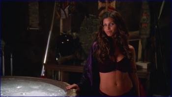 risma-carpenter-charmed-s07e03-1998-2006-image-1-4.jpg