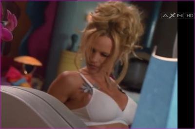 107504_pamela-anderson-v-i-p-1998-s02e01-image-1-4.jpg