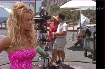 107581_pamela-anderson-v-i-p-1998-s02e03-image-1-3.jpg