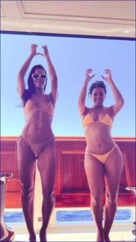 02_eva-longoria-dance-in-bikini-07312024-image-1-5.jpg