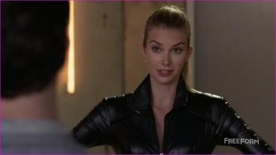 emma-ishta-stitchers-s02e01-2016-hd-720p-image-1-4.jpg