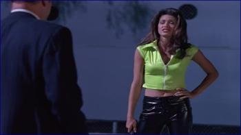 586080665_shannon-elizabeth-arliss-1x06-image-1-12.jpg