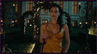 mmanuel-the-invitation-2022-1080p-bluray-image-1-7.jpg