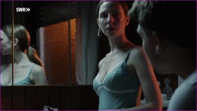 ina-schuttler-freier-fall-2013-hd-1080p-image-1-12.jpg