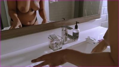 9_yolanda-themodel-therapy-2024-hd-1080p-image-1-4.jpg