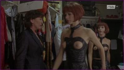 in-das-gluck-ihres-lebens-2002-hd-1080p-image-1-14.jpg