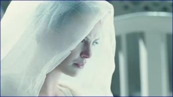 068_charlize-theron-eon-flux-2005-1080p-image-1-10.jpg