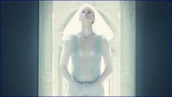 071_charlize-theron-eon-flux-2005-1080p-image-1-13.jpg