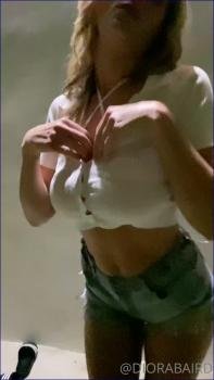 598564824_d1ora-ba1rd-striptease-image-1-5.jpg