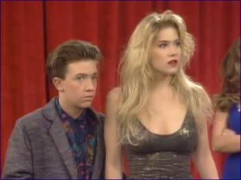 na-applegate-married-with-children-s5e6-image-1-15.jpg