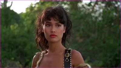 423_tia-carrere-wayne-s-world-1992-720p-image-1-14.jpg