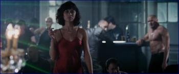 608979390_olga-kurilenko-max-payne-image-1-3.jpg