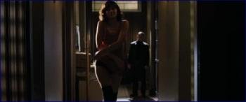 608979405_olga-kurilenko-max-payne-image-1-8.jpg