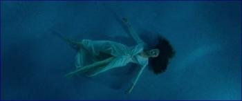 kurylenko-les-traducteurs-2019-hd-1080p-image-1-14.jpg