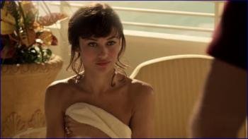 608981592_olga-kurylenko-magic-city-image-1-8.jpg