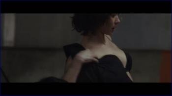 08982333_olga-kurylenko-the-courier-2019-image-1-7.jpg