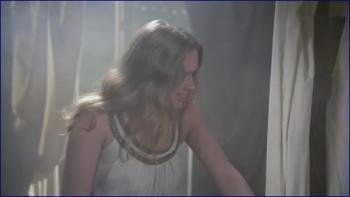 nella-muti-liv-ullmann-leonor-1975-720p-image-1-14.jpg