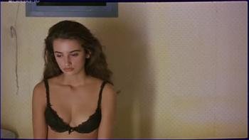 608990936_penelope-cruz-1992-jamon-image-1-15.jpg