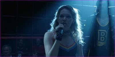 d-elizabeth-posey-heels-2021-s1e5-1080p-image-1-12.jpg