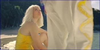 ntieff-black-mirror-s05e01-2019-hd-1080p-image-1-7.jpg