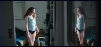 ka-grochowska-hold-tight-2022-s1e2-1080p-image-1-2.jpg