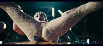 sselle-garance-marillier-titane-2021-1080p-image-1.jpg