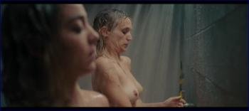 lle-garance-marillier-titane-2021-1080p-image-1-12.jpg