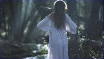 8542_iren-levy-the-snow-queen-2013-1080p-image-1-2.jpg