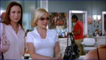 618689361_mena-suvari-beauty-shop-2005-image-1-2.jpg