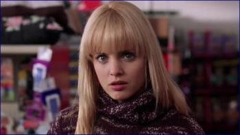 618690203_mena-suvari-standing-still-2005-image-1.jpg