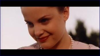 023_mena-suvari-snide-and-prejudice-1998-image-1-8.jpg