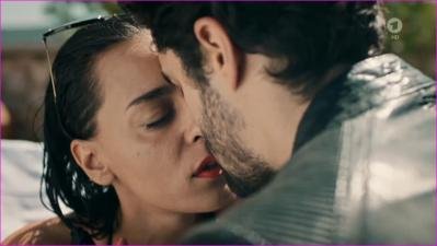 ommission-istanbul-s01e20-2017-hd-1080p-image-1-14.jpg