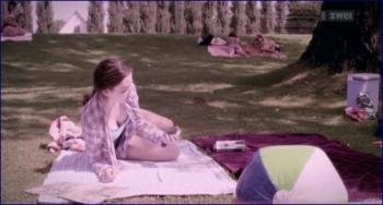 -bloch-sitting-next-to-zoe-2013-hd-1080p-image-1-9.jpg